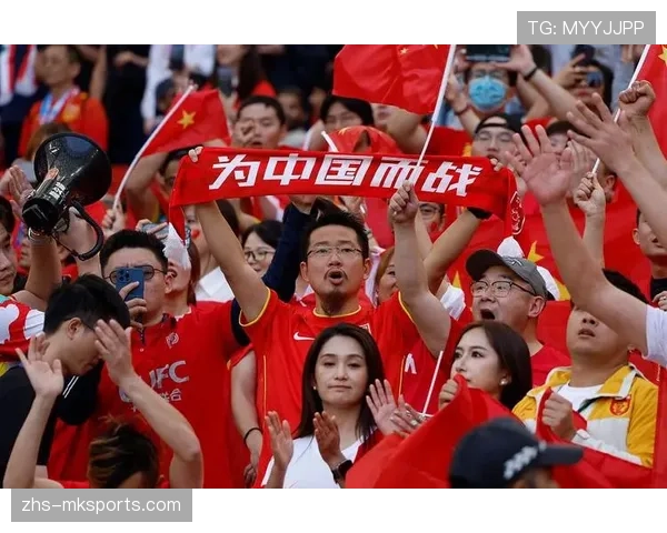 通讯：中国裁判组执法世预赛关键战，场上的“中国元素”获外媒好评