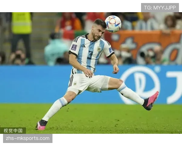 塞维利亚后卫阿库尼亚训练中肌肉不适，出战成疑