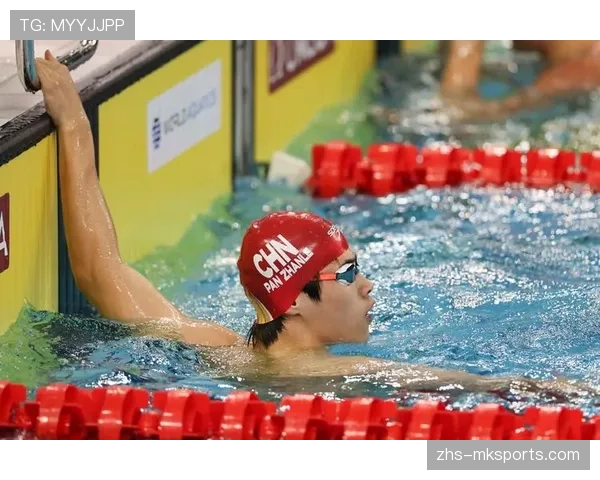 世界游泳锦标赛：潘展乐100米自由泳破世界纪录夺冠，中国队收获三金